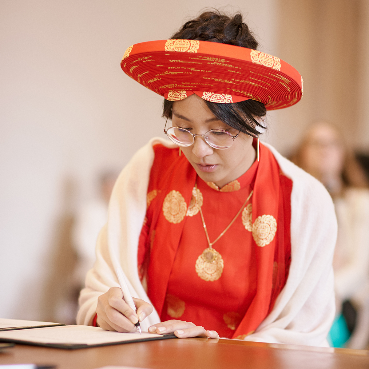 Coiffure traditionnelle vietnamienne par Steeve Fouqueray pour mariage civil