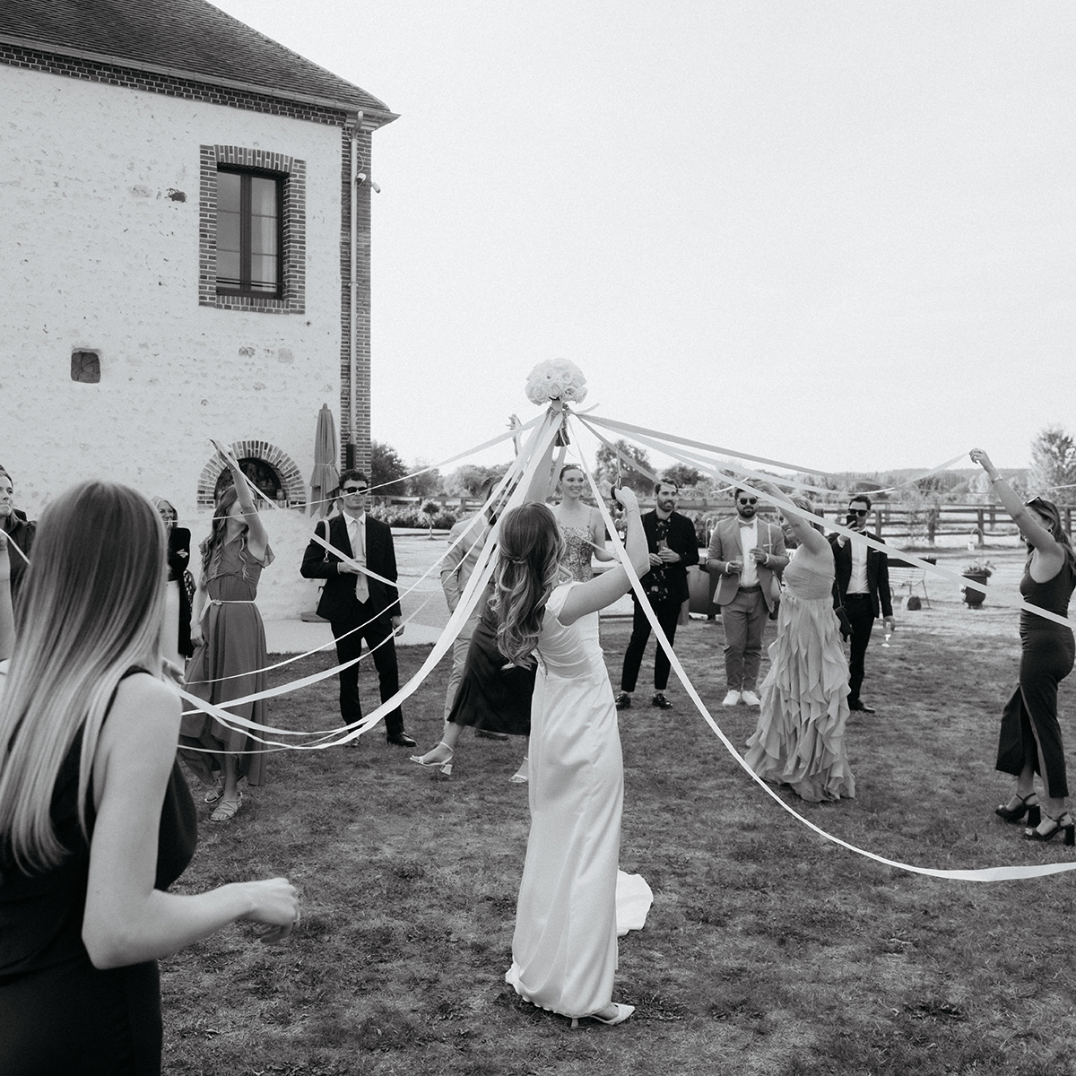 Domaine de la Revardière dans le Perche Mariée coiffée au Domaine de la Revardière dans le Perche