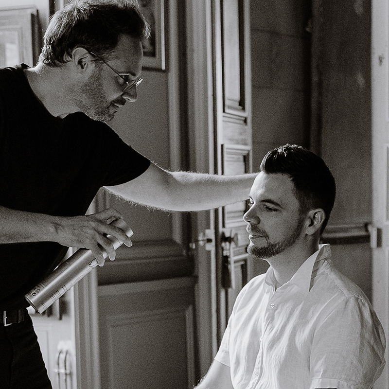 Coiffage de marié au Château de Chéronne dans la Sarthe