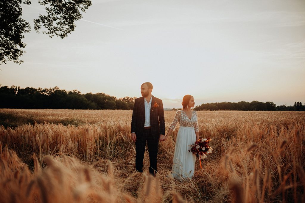 Crédit photo : Eva Cagin Mariage bohème chic à la seigneurie d'Alleray dans le Perche en Loir et Cher